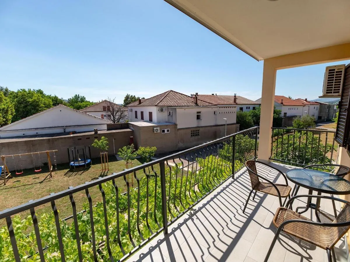 Apartment Zora In Seline, Near The Pebble Beach Croatia