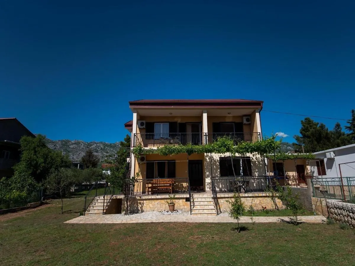 Apartment Zora In Seline, Near The Pebble Beach