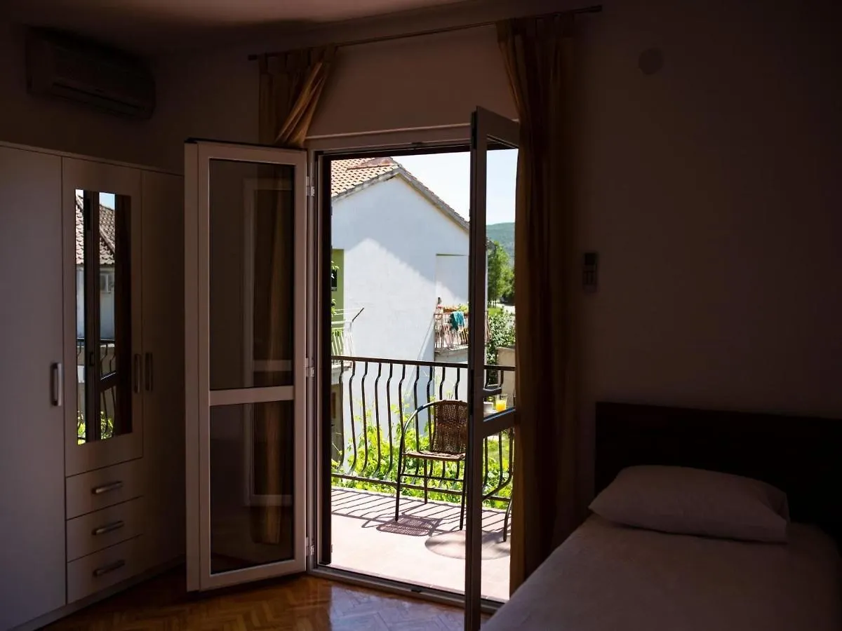 Apartment Zora In Seline, Near The Pebble Beach