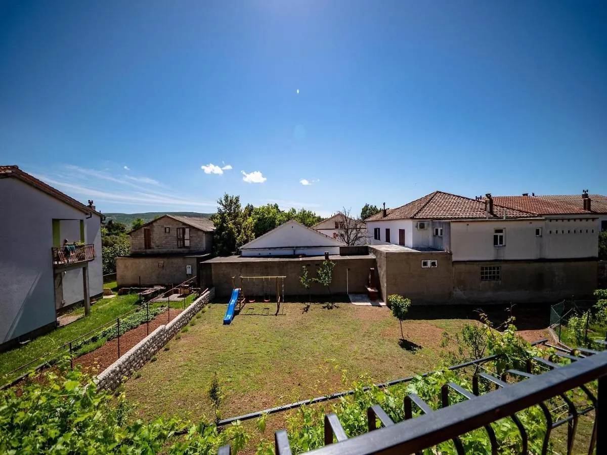 Apartment Zora In Seline, Near The Pebble Beach