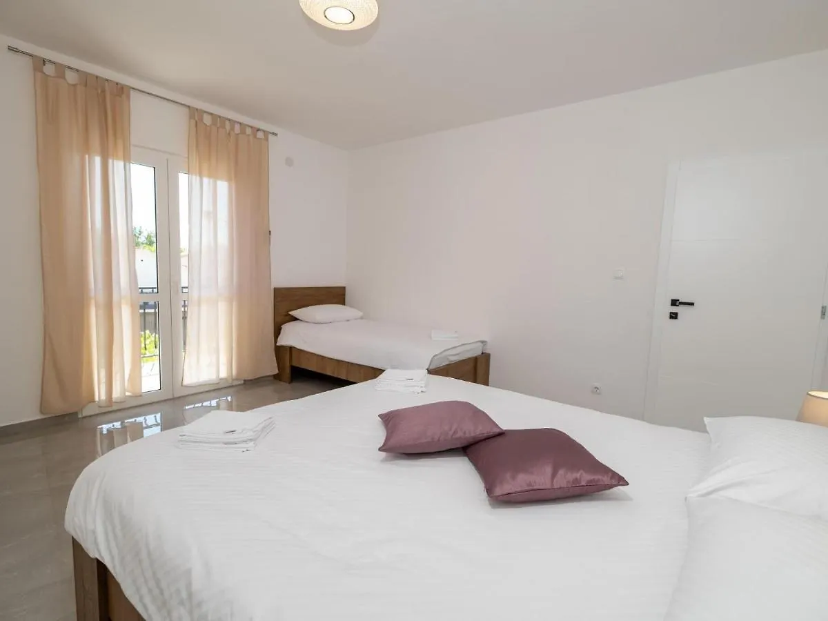 Apartment Zora In Seline, Near The Pebble Beach