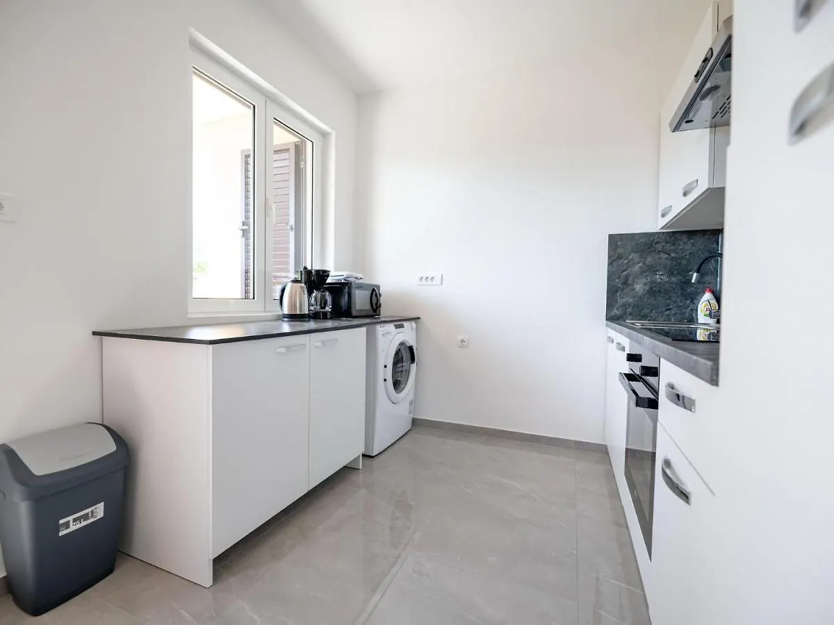 Apartment Zora In Seline, Near The Pebble Beach