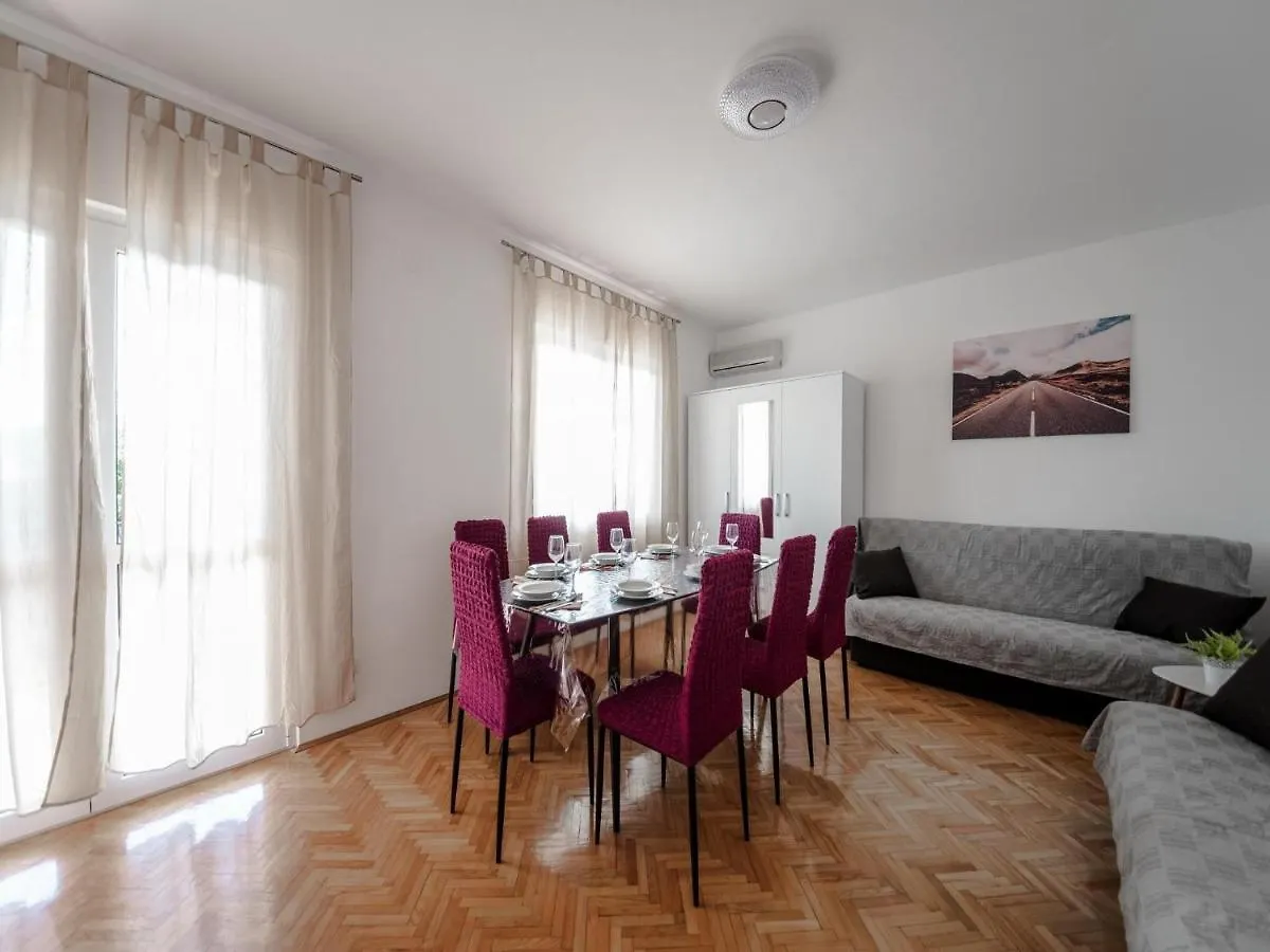 Apartment Zora In Seline, Near The Pebble Beach Croatia