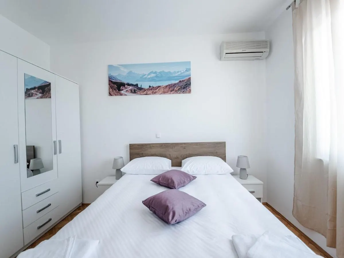Apartment Zora In Seline, Near The Pebble Beach