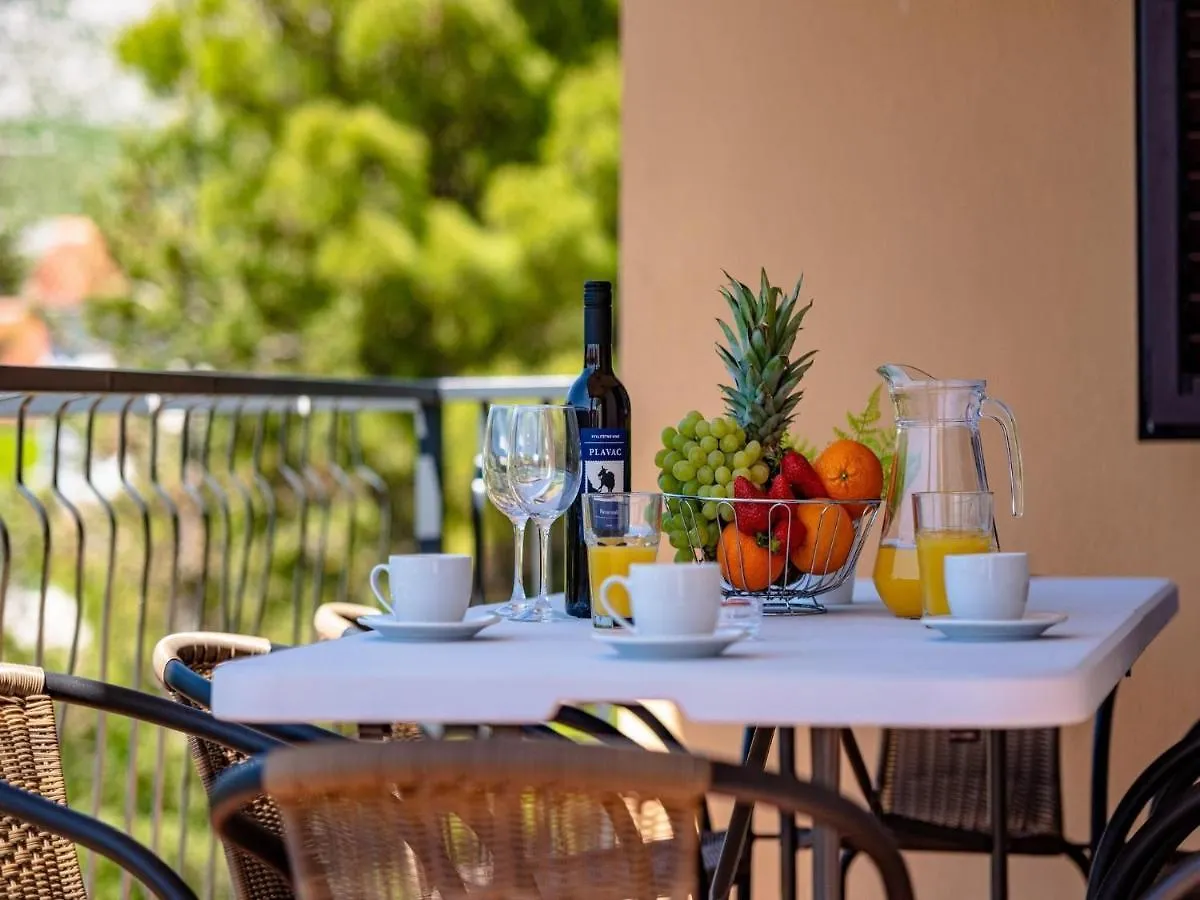 Apartment Zora In Seline, Near The Pebble Beach