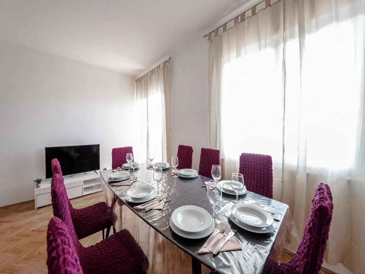 Apartment Zora In Seline, Near The Pebble Beach Croatia