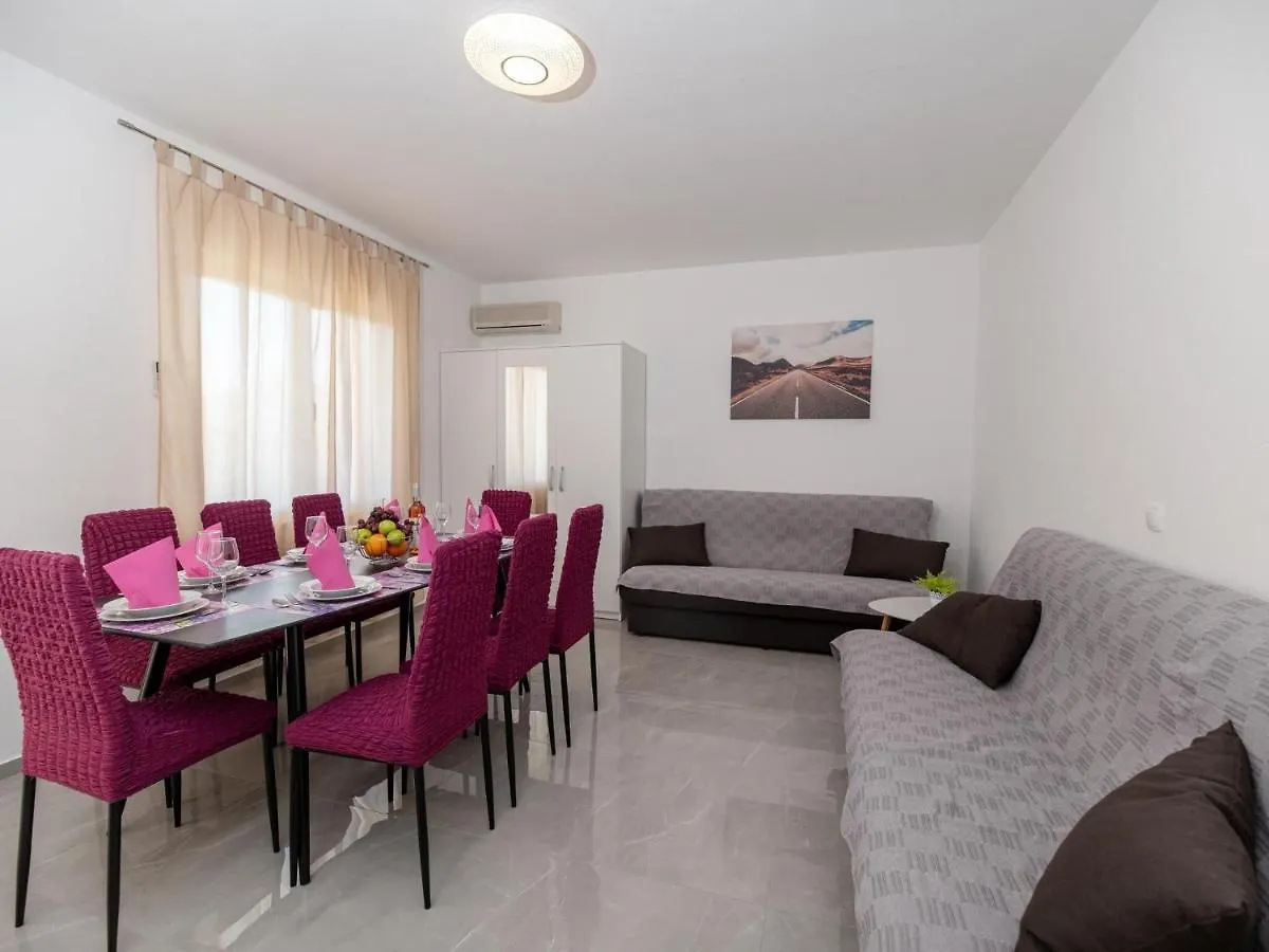 Apartment Zora In Seline, Near The Pebble Beach
