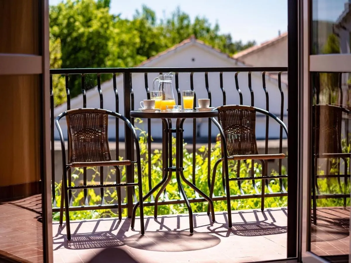 Apartment Zora In Seline, Near The Pebble Beach