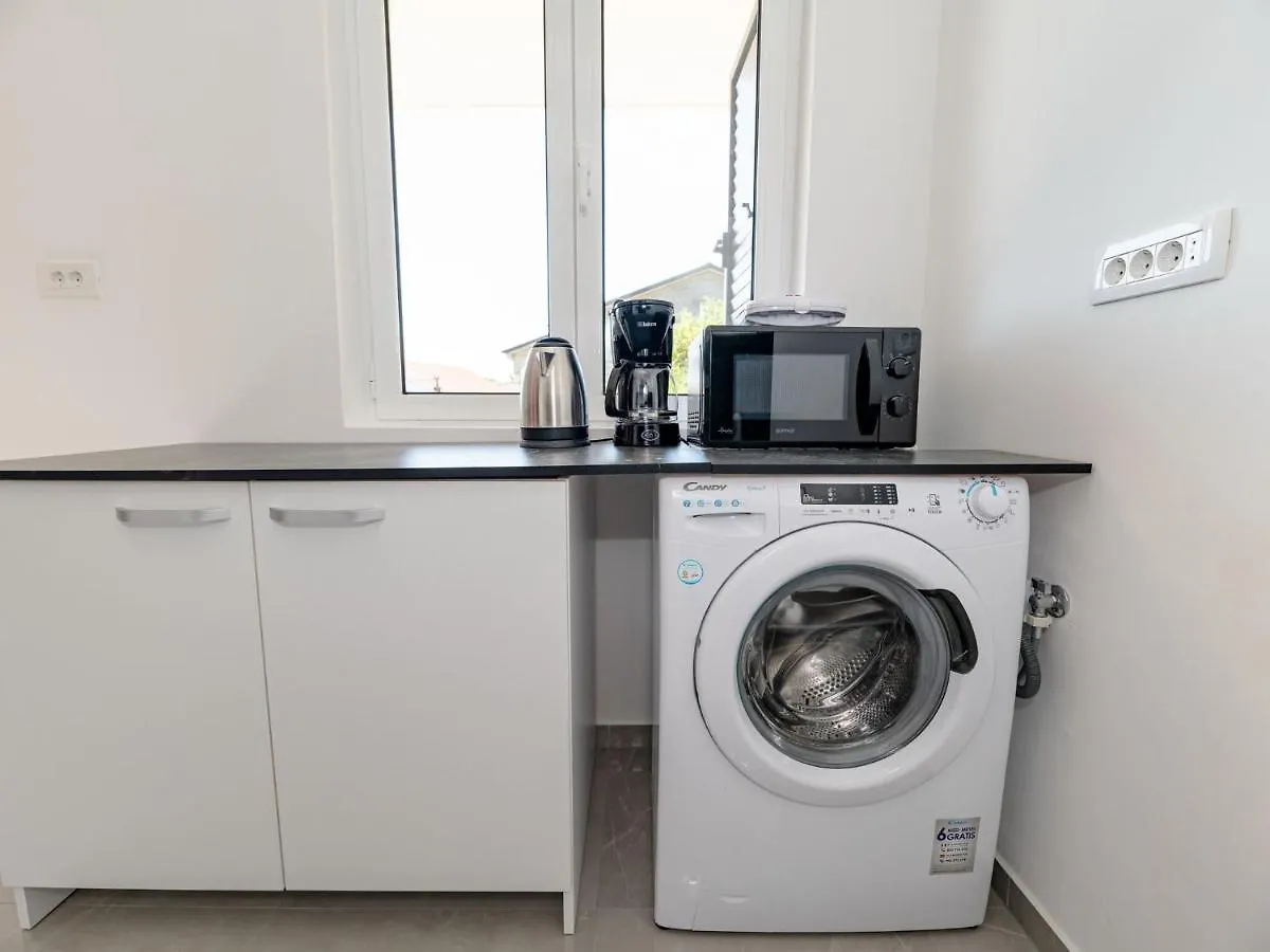 Apartment Zora In Seline, Near The Pebble Beach Croatia