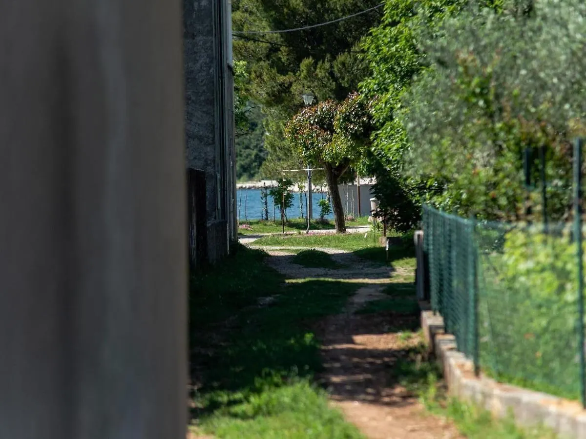 Apartment Zora In Seline, Near The Pebble Beach