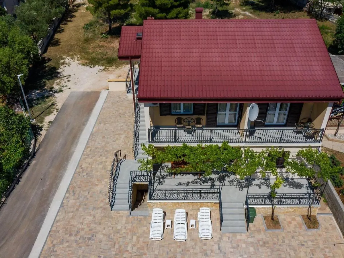 Apartment Zora In Seline, Near The Pebble Beach