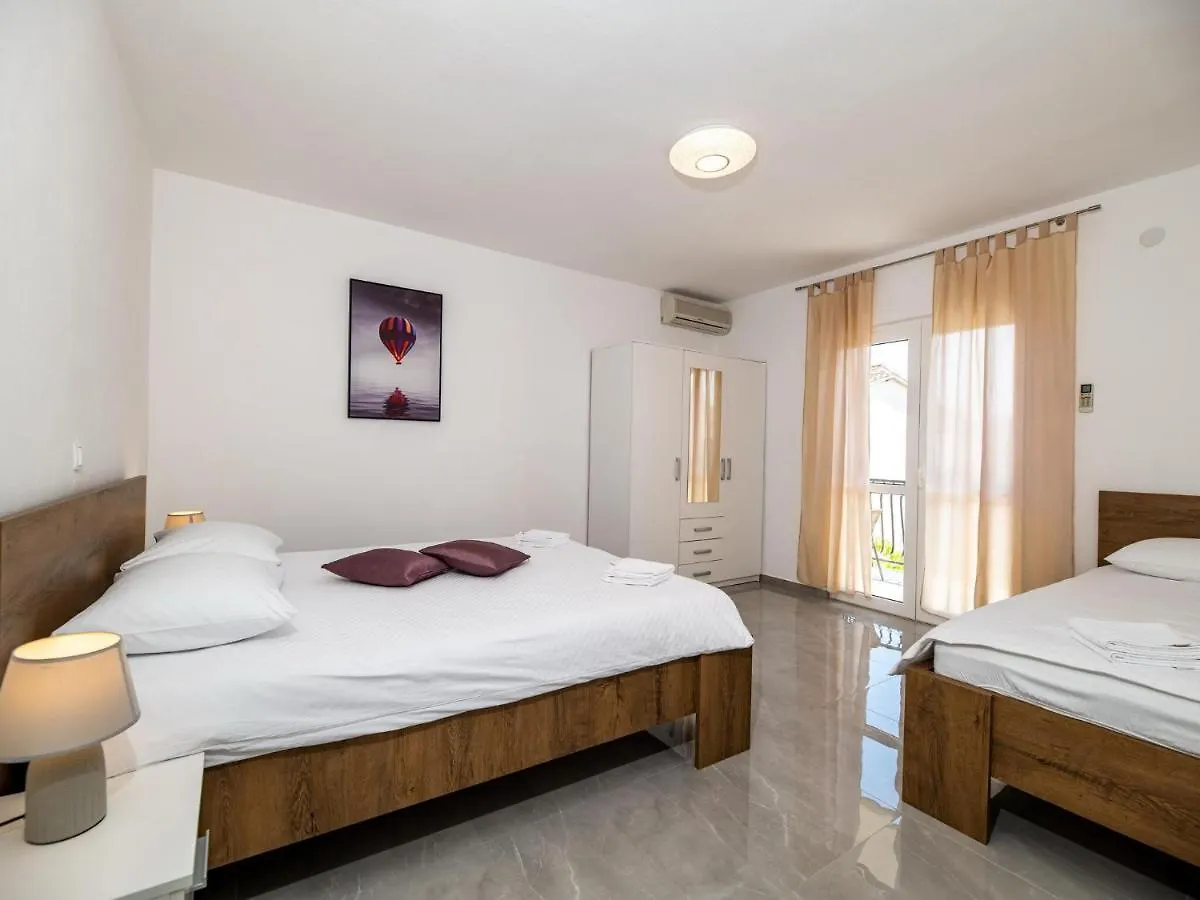 Apartment Zora In Seline, Near The Pebble Beach