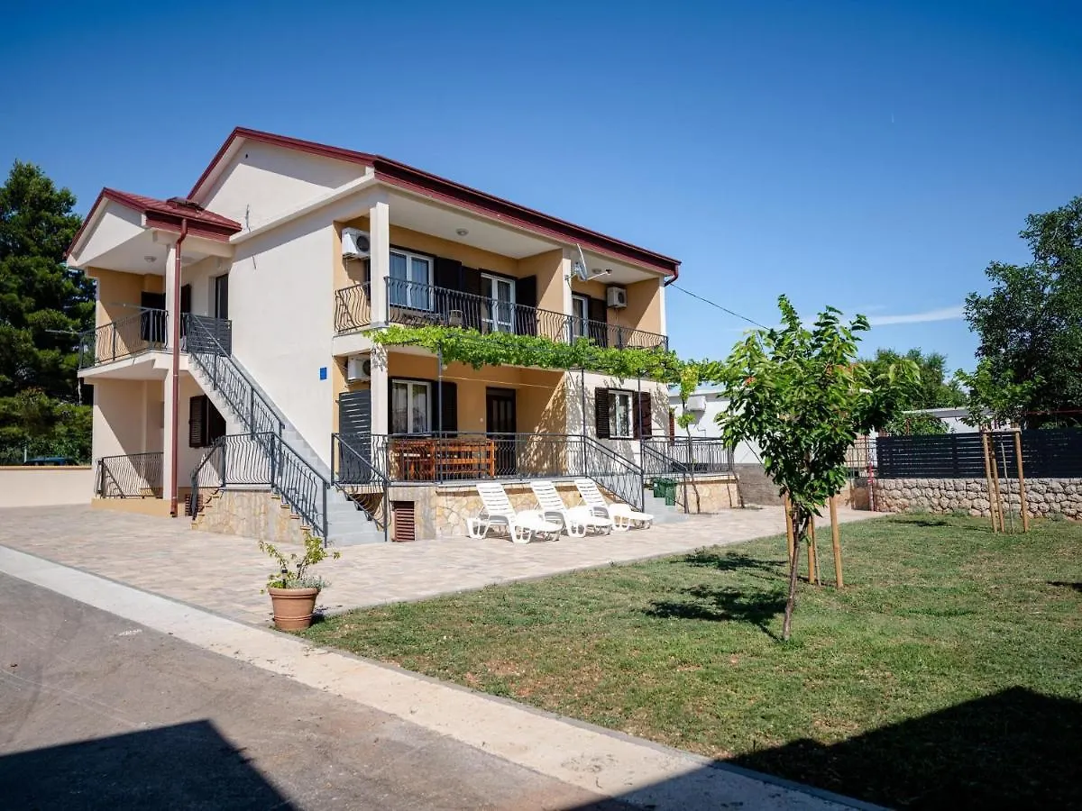 Apartment Zora In Seline, Near The Pebble Beach