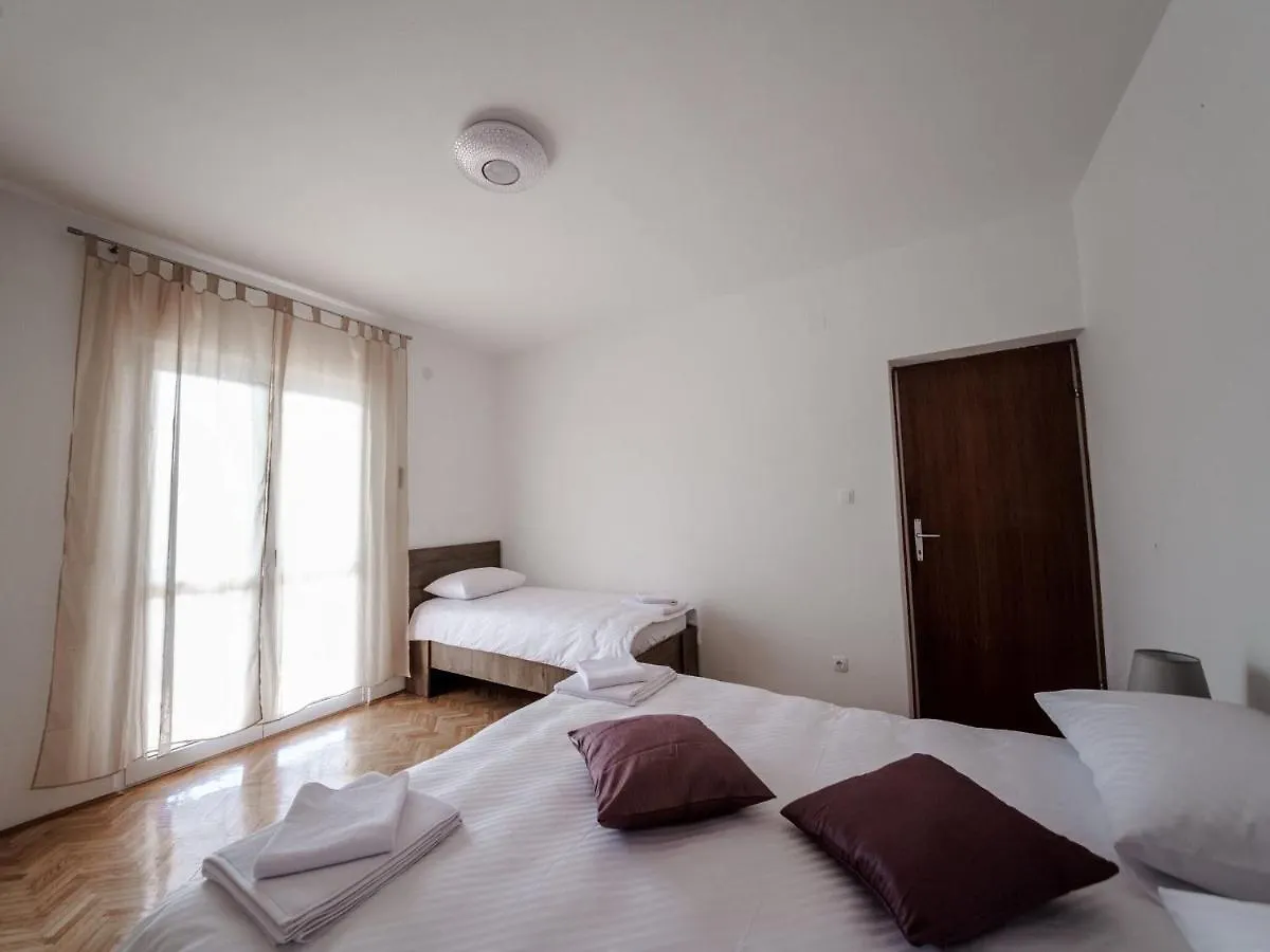 Apartment Zora In Seline, Near The Pebble Beach Croatia