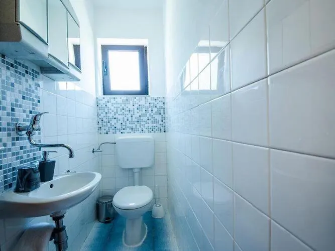 Apartment Zora In Seline, Near The Pebble Beach