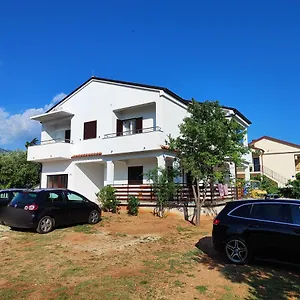 Malo Apartman