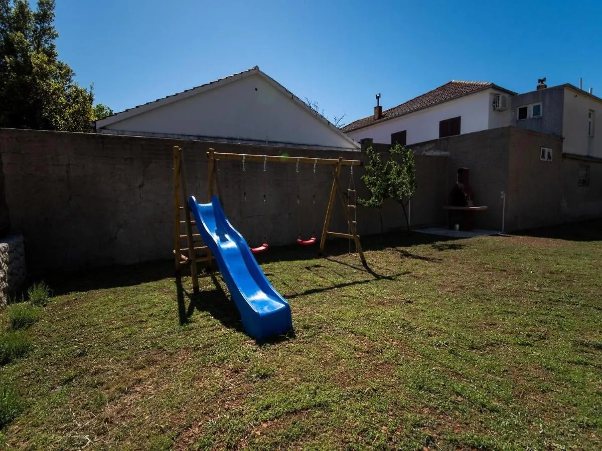 Apartment Zora In Seline, Near The Pebble Beach